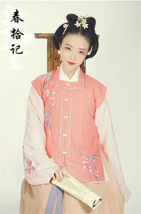 haplocke:  fuckyeahchinesefashion:  Hanfu(traditional han chinese clothing) photography. 临溪摄影  Uuuuurrrrrrgggghhhhhhhhhhyeessssssssssssssssssss