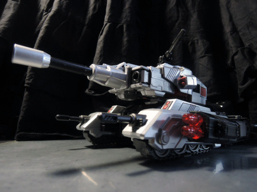 Mega Steel MS-01 Storm Emperor (3rd party IDW Megatron) He is 18cm tall (20cm if you counted the sho