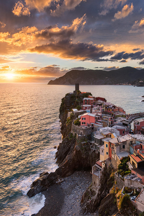 italian-luxury:  Sunset in Vernazza, Italy by Elia Locardi  belissimo