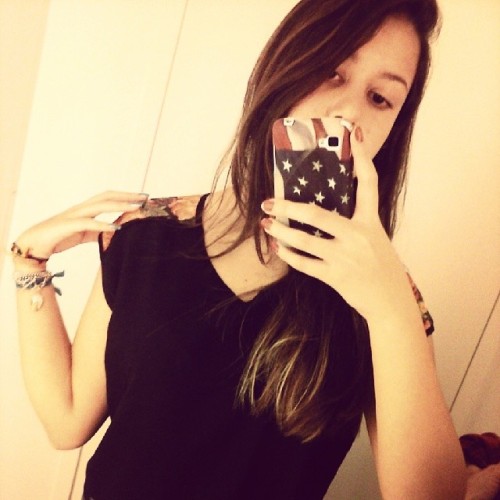 adistantreality:  changing-the-memories:  #Boatarde #girl #hair #happy #instalove oi  Eu