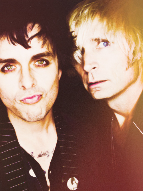 Green Day. They are commercials , but I love them, they still like me… In special Billie Joe♥