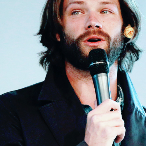 wellcometothedarkside:  sunflower!child  (◕ฺ‿◕ฺ✿ฺ)    ©   Jared Padalecki