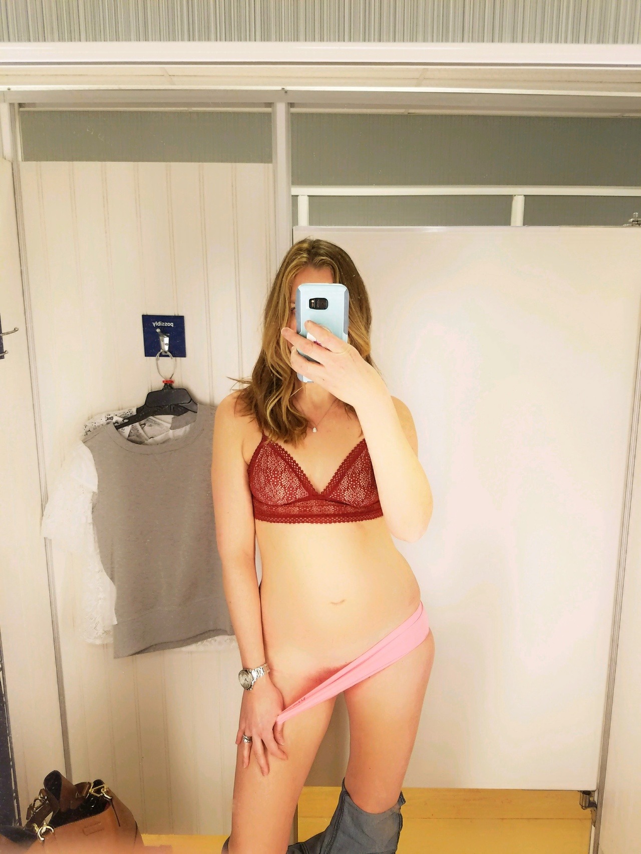 i meant to post the rest of the changing room set earlier this week, sorry!  my favorite