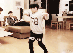 eteru:  Donggu dancing to Infinite Back