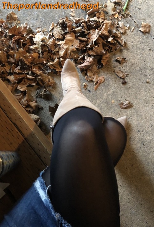theportlandredhead:The last of them crunchy leavesSkirt by J brandTights by yummieBoots are BCBG@the