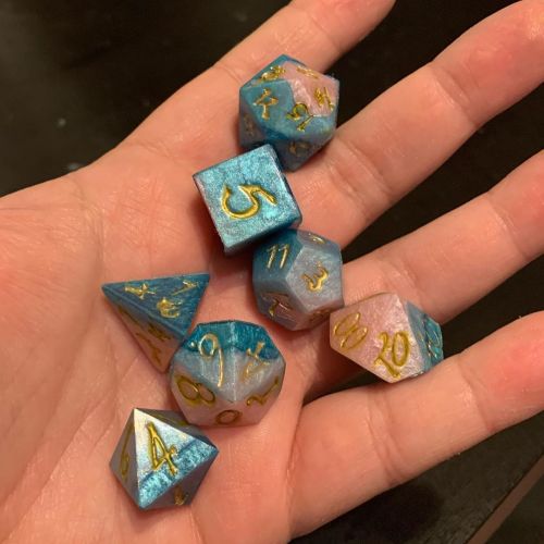 Made some cute ass dice last night. It’s my first time playing with this mold. So I will say f