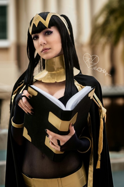 princessrabbits:  I haven’t posted Tharja in a while, so here’s one of my favorites! I look so spook