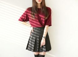 pleatedminiskirts:  Korean fashion!