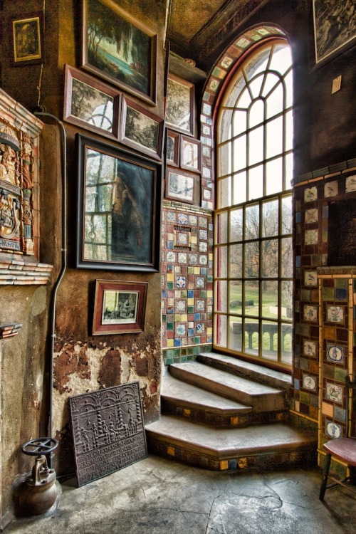 kimberlite8:mediumaevum:This insanely gorgeous home has an amazing story behind it.Fonthill was the 