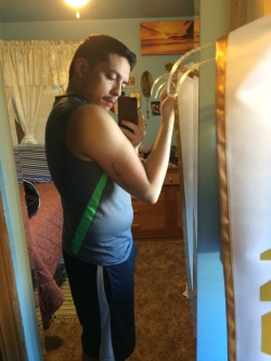 camouflage-and-glitterbombs:  Feel like if I don’t start leaning out soon more muscle is gonna give me a football player build 