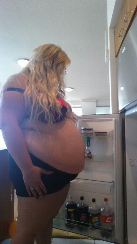 bricout:  cette grosse piggy ne pense plus quâ€™a manger 
