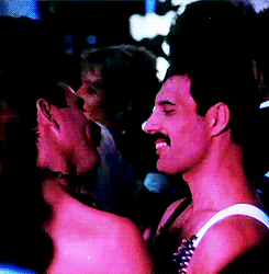 minorfour:  walksthroughthecenturies:  Freddie with his long-time partner Jim Hutton, who stayed with him till the end.  Aww, even Freddie had a boyfriendtwin