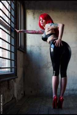 ladyinlatex:  Awesome xxx