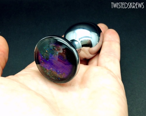 twistedskrews:  >>> JANUARY’S NEW YEAR FREE GIVEAWAY <<< ♥ Glass Galaxy Steel plug! ♥ Each galaxy end cap is handmade and no two are alike, creating a unique and one-of-a-kind plug! For more info about this plug, visit our Etsy