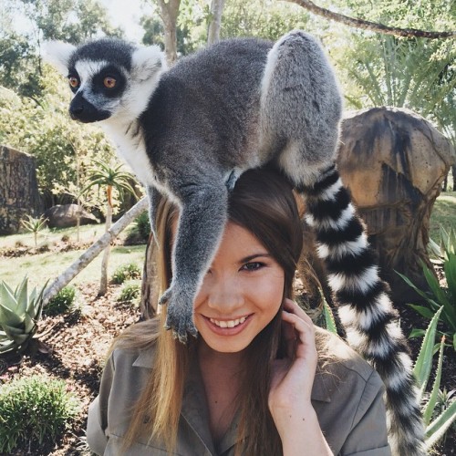 gayscalyoctopus:  boredpanda:    Steve Irwin’s Daughter Is Now Grown Up And Keeping Dad’s Legacy Alive    WOW She looks SO much like her father in the second photo