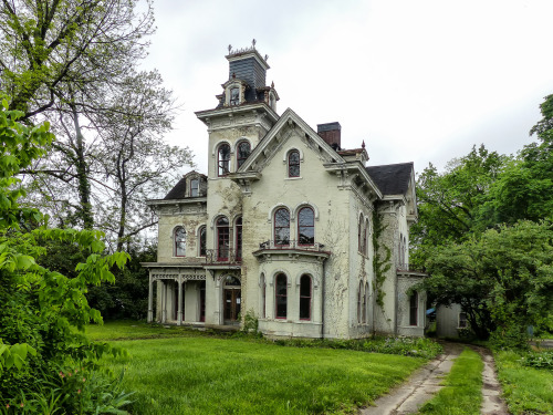 steampunktendencies:Compilation of creepy victorian houses  More victorian houses  