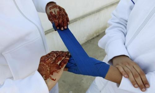 tainico: theweekmagazine: Pakistan’s first all-female boxing club A group of Pakistani girls 