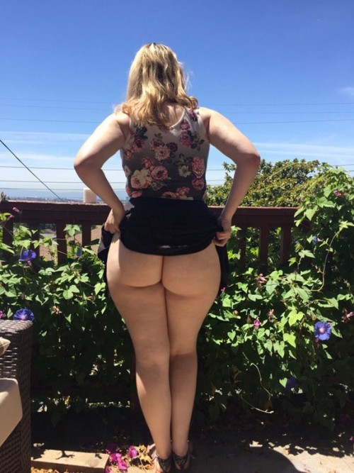 Naked Round Booty Women