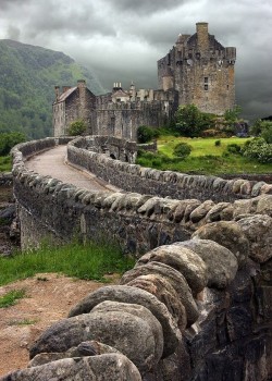 Stories of stone (Eilean Donald Castle,