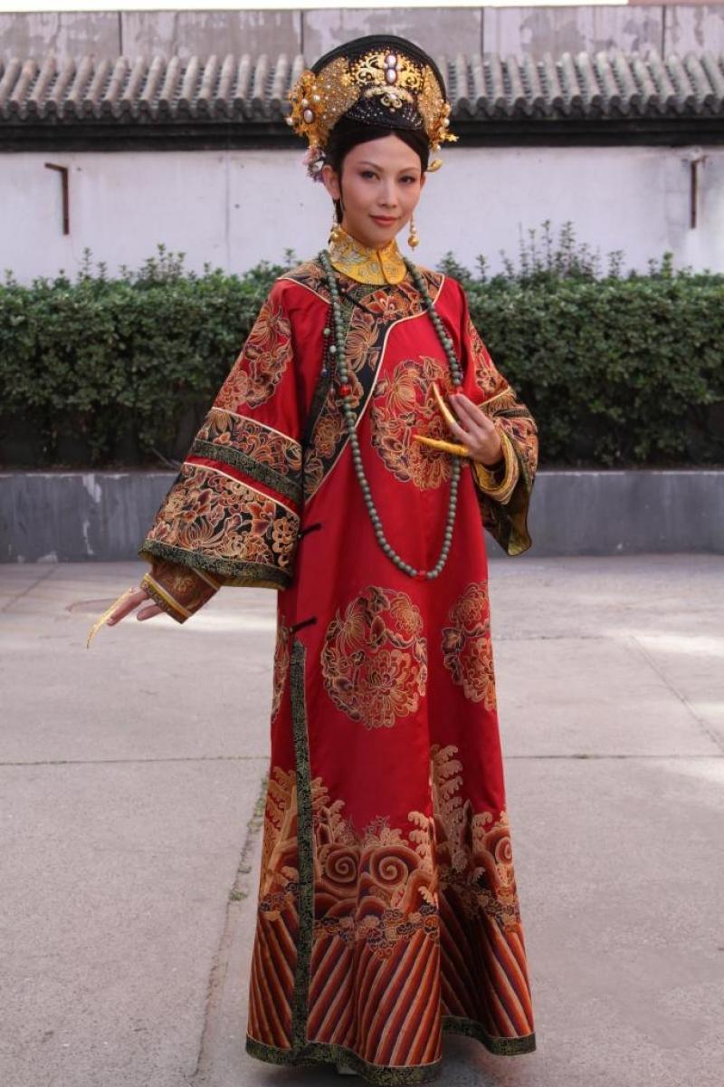 pyongland:   Ada Choi as Empress. Pure awesome. Her costumes and golden head pieces