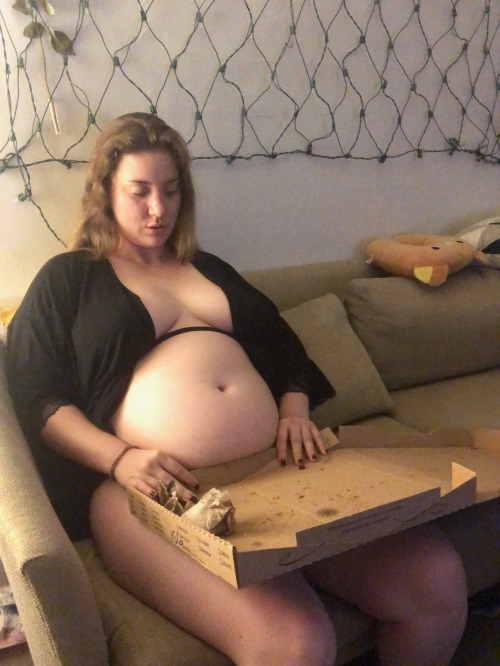 goodgirlgrow:  *I sent her a pizza and she