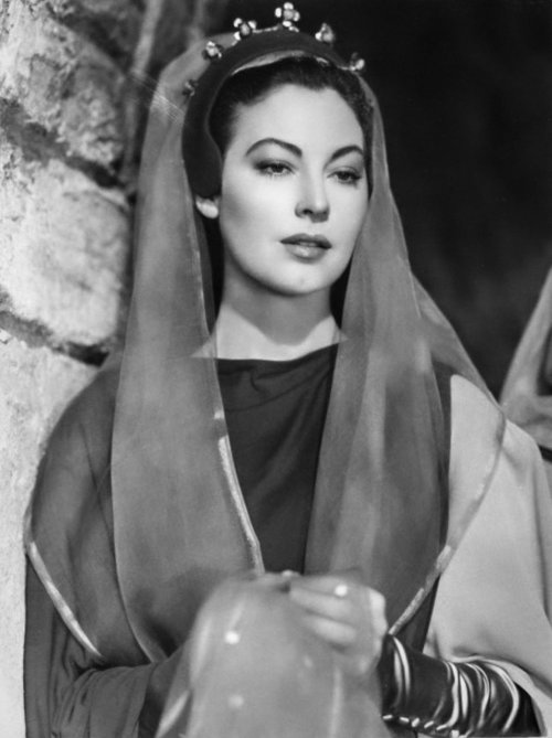loethlifeyoulivelietelifouloe:Ava Gardner in a publicity portrait for Knights of the Round Table, 19