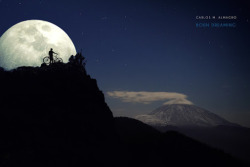 moonipulations:  Born Dreaming - Photography by Carlos Manuel Almagro Cruz http://bit.ly/1KIbAEr  #fullmoon  #silho…