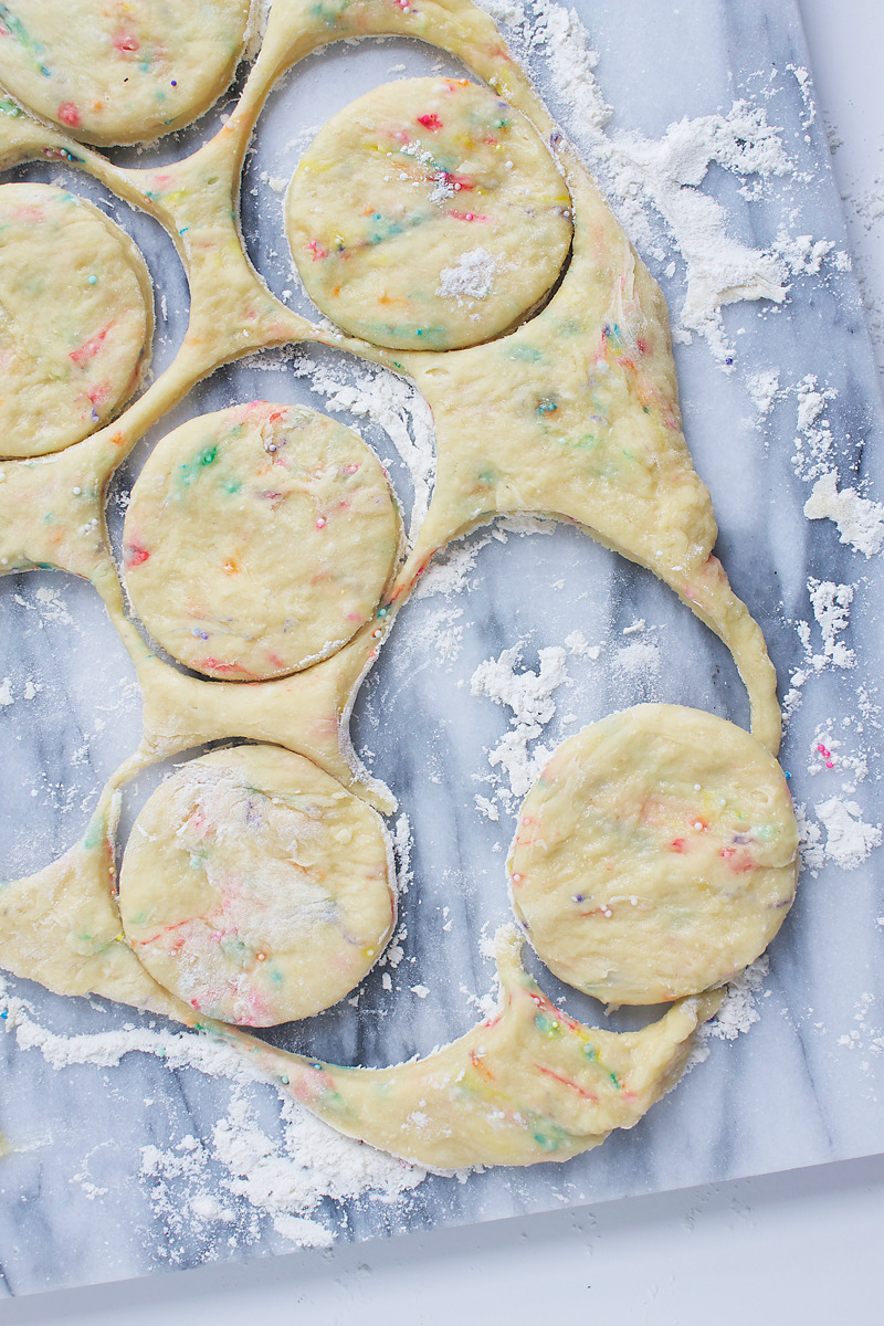 yumi-food:  Stuffed Funfetti Donuts | Runway Chef