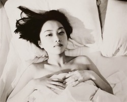 yeule:  荒木 経惟 Nobuyoshi Araki Diary Sentimental Journey 