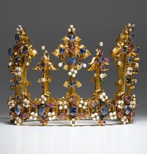 The oldest surviving crown of an English queen, 1370-80. Gold, enamel, sapphires, rubies, emeralds, 