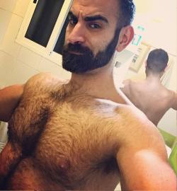 furrrybear:  beardburnme:  “Buenas noches