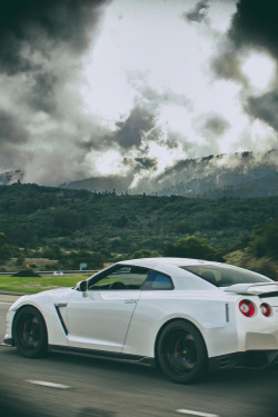 supercars-photography:  Nissan GTR (via)