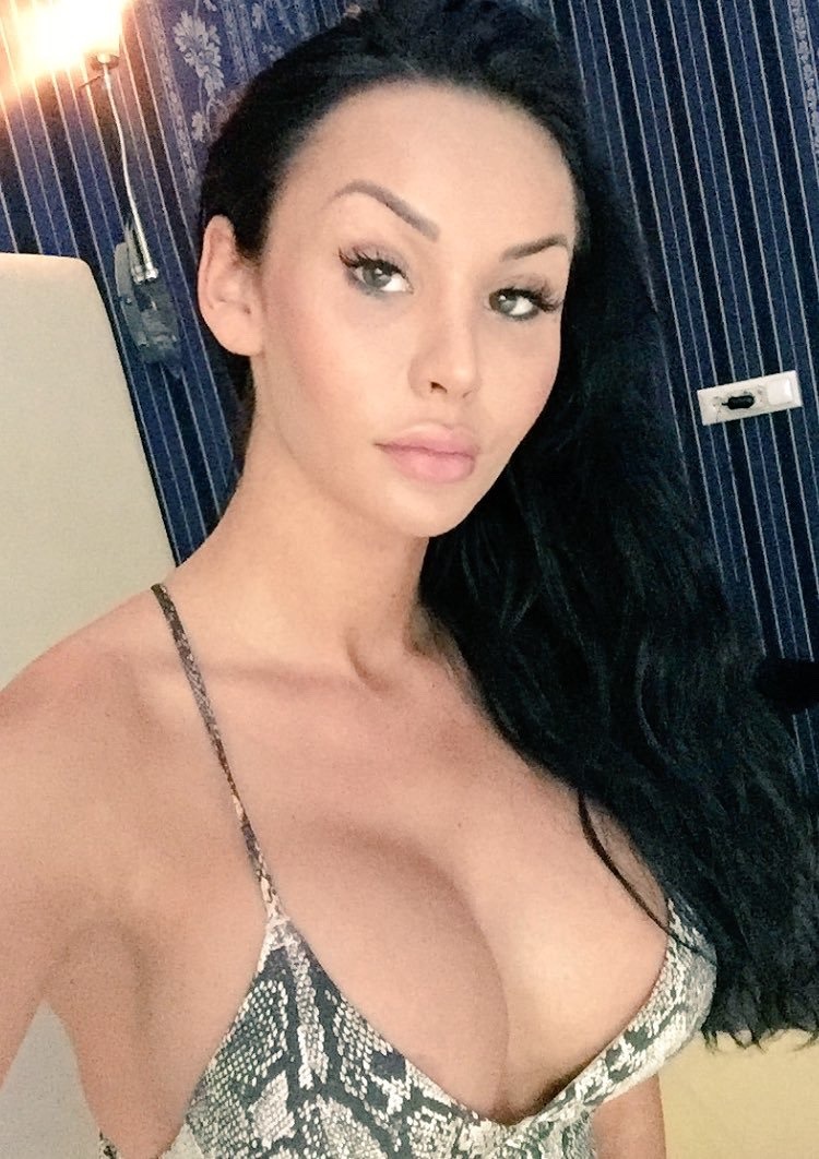 goodbyedarkhorse:  Kimberlee Appreciation Post