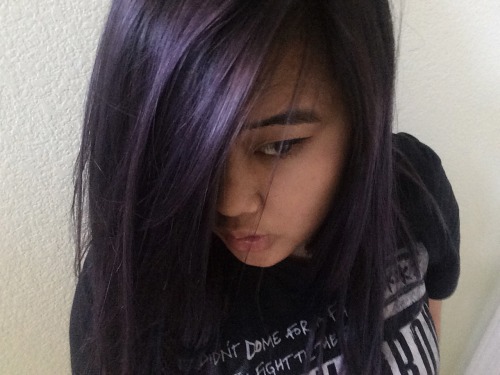 anakihn:mcr’s black parade plays in the background(i dyed my hair from blond to black/violet l