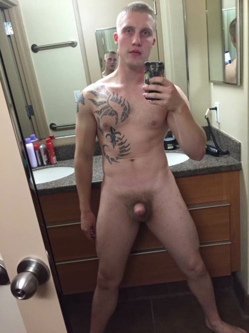straightboysbaited:  22 Marine SD