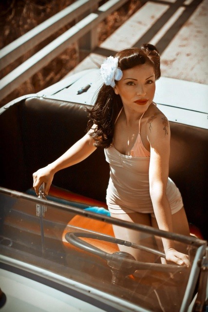 alternative-pinup:  Alternative Pinup girl http://lingerie-pinup.blogspot.com/