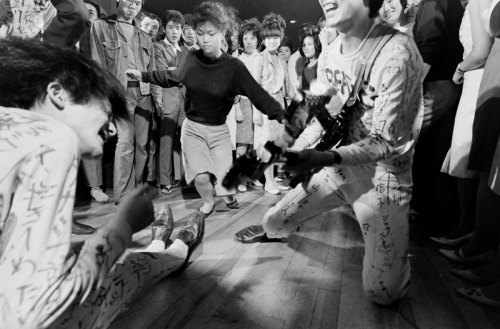 life:  Not published in LIFE. Tokyo Beatles and fans, 1964. See more photos here. 