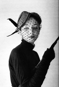 una-lady-italiana:  Jacques Fath designes, photography by Willy Maywald, 1951 