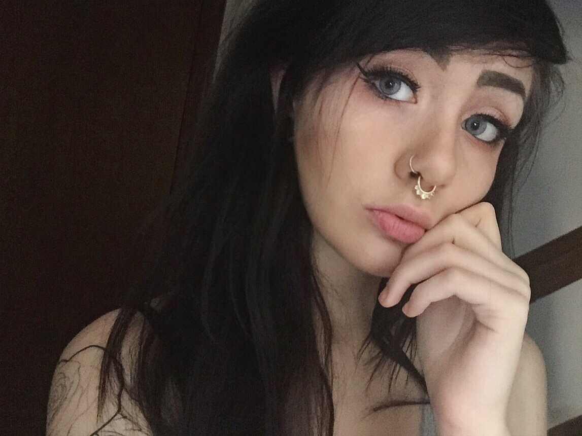 horrorcutie:I haven’t posted selfies in awhile, I’ve been feeling not so cute.