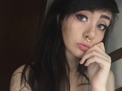 horrorcutie:I haven’t posted selfies in