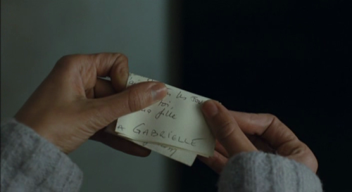 365filmsbyauroranocte:  35 Rhums (Claire Denis, 2008): hands