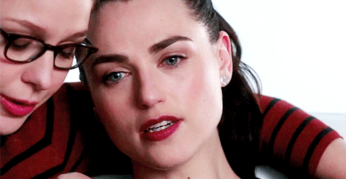 dcmarvelladies:You don’t have to be afraid. I’m right here. I’m not going anywhere. Promise? I will 
