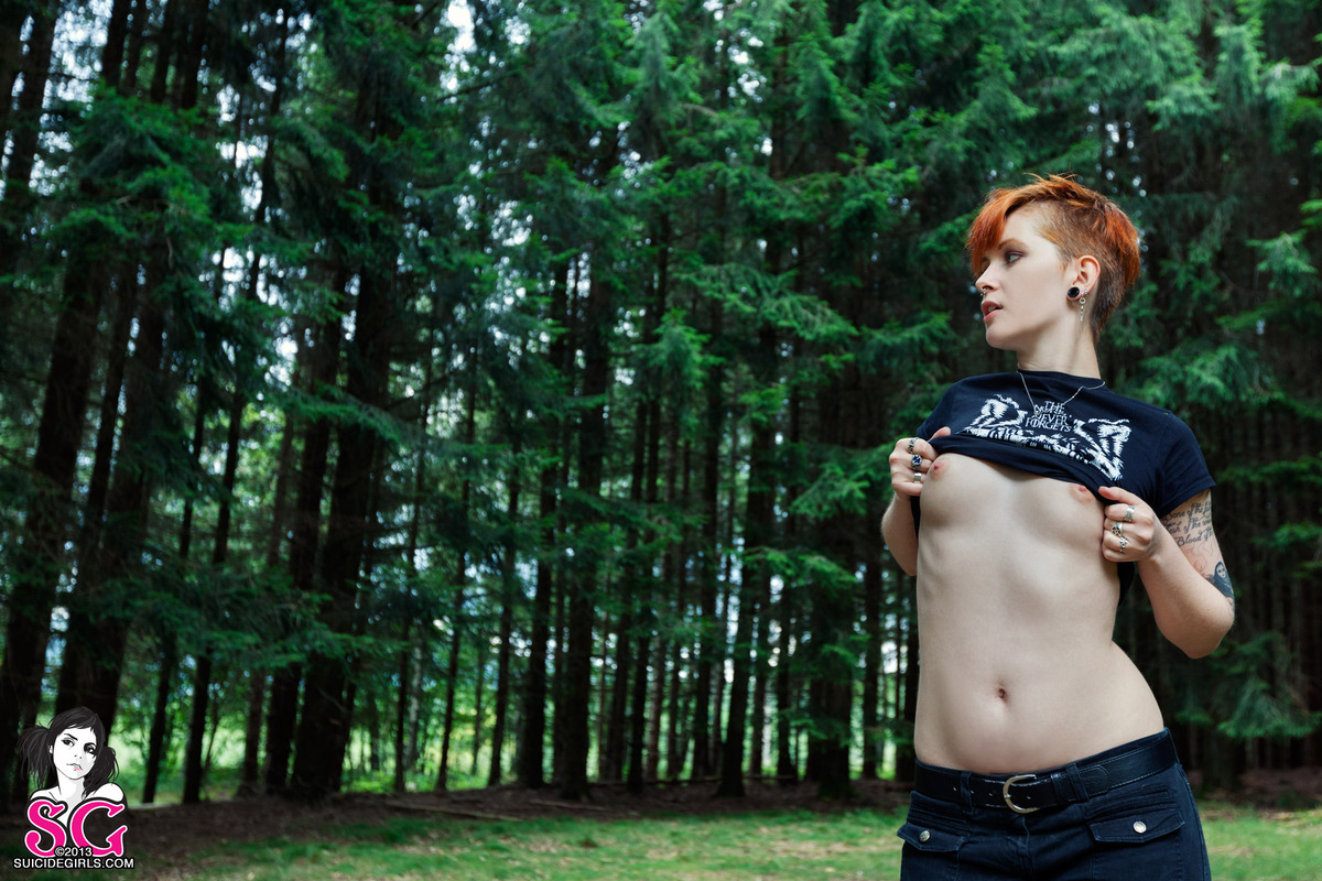 Marquise (France) - The Bear and the Maiden Fear Photos for Suicide Girls. If you