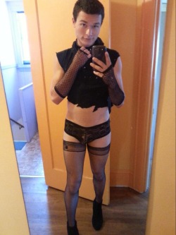 otherworldlyinterests:  justintime8545:  black-socks-ftw:  @MickyMackenzie1  Fabulously sexy   Wow!! He is hot!!