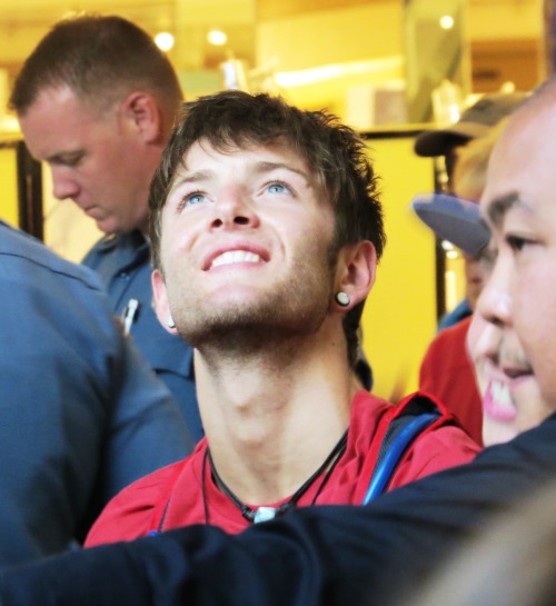 keatonsbabe:favorite pic I took at the signing