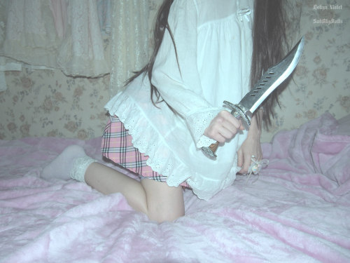 rottinggirlsrestingplace:  I’m an easy target for you to hate on but know my bladee is always bigger and more pleasant than the filth spewing from your pours that plagues some streets <3 <3