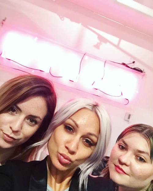 gemma-daily:  jadextaylor: Tried to get the @nylonmag sign in the selfie and failed but at least we&