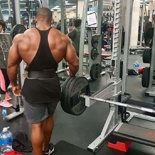 The powerful back of @molobelapotego! . . . #goals #nevergiveup #work #abs #bodybuilding #motivation