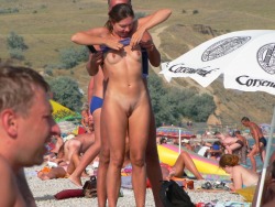 beachvoyeurcandids:  Best candid voyeur pics with nudist beach babes