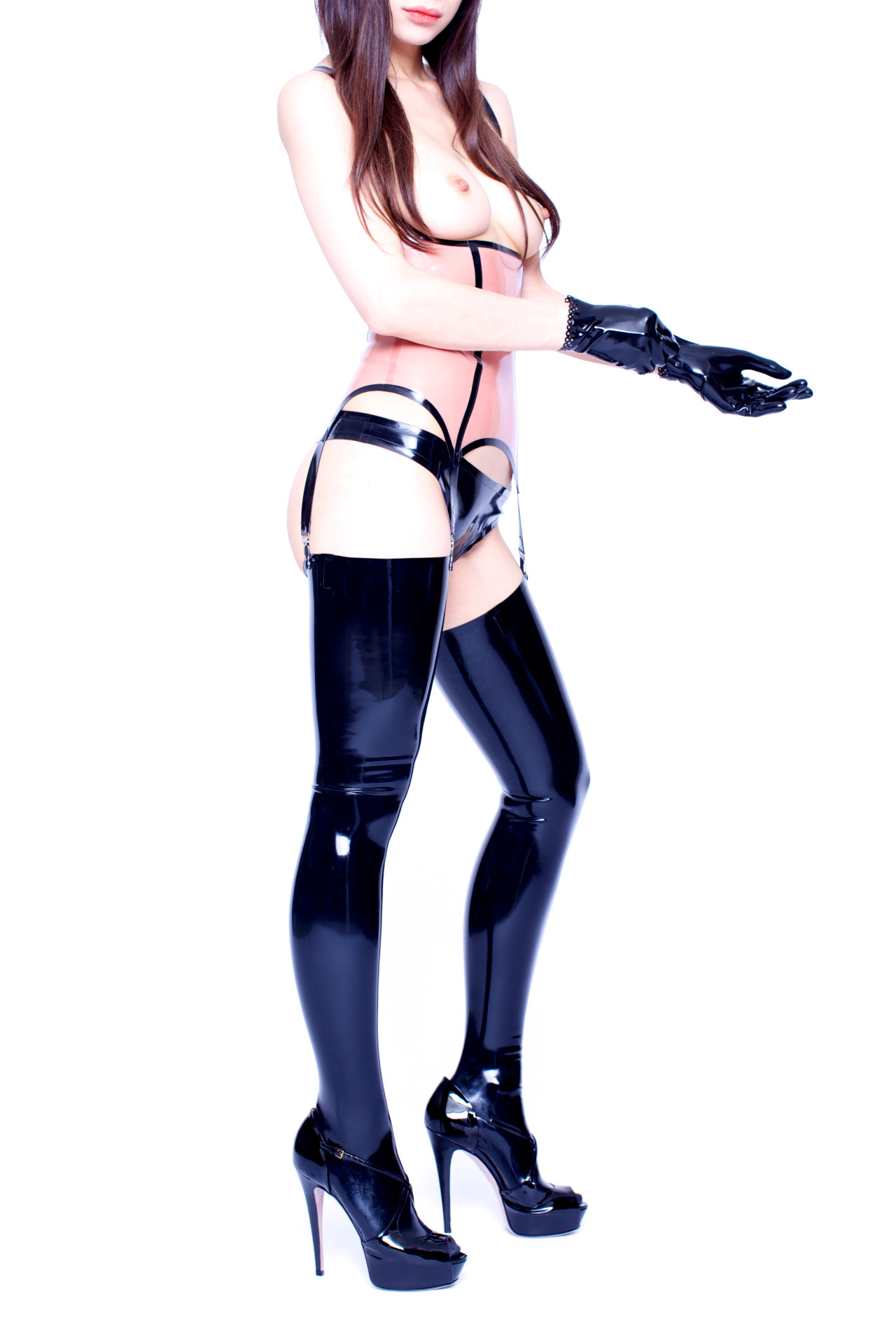latex-passion:  Long Latex Legs